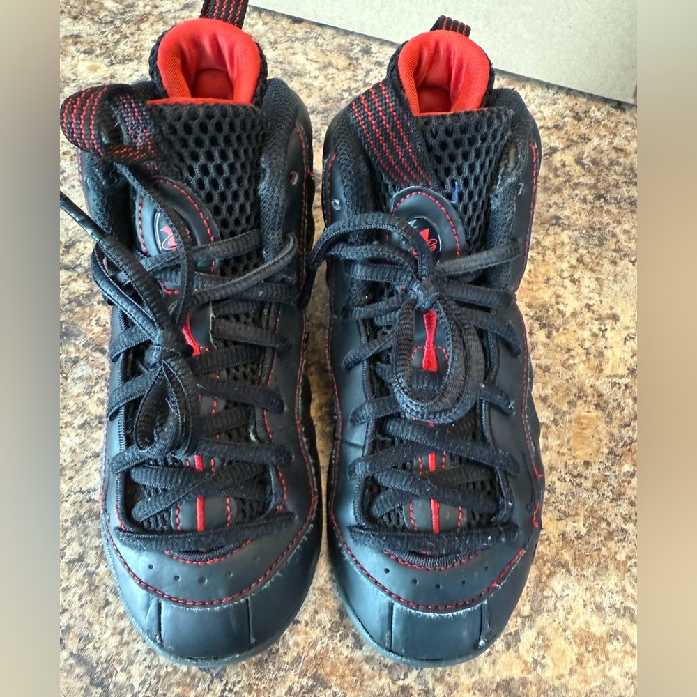 Nike Foamposite little posite Black, Red 
Size 12C
